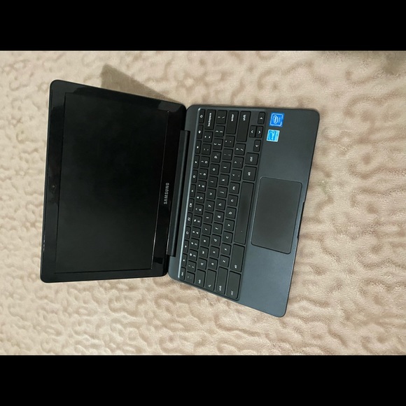 Only used it for 6 months it is a chromebook